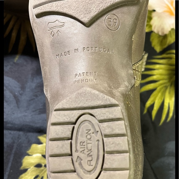 Made in Portugal SUAVE comfy & sleek  sneakers with velcro closure size 39 EUC - Picture 9 of 12